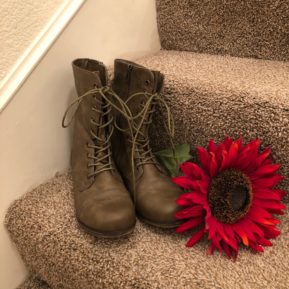 Madden Girl- women’s combat boots size 9M